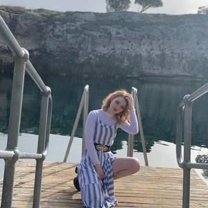 Meet your Posher, Alaura